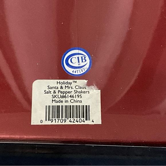 Lenox Santa and Mrs Claus Salt and Pepper Shaker Teacup Decor - Picture 6 of 8